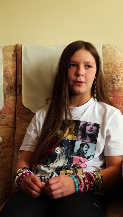 Young Edinburgh Swiftie brings bracelet craze to city care homes