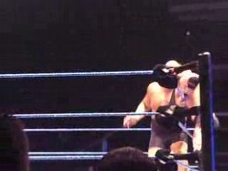 Big Show vs The Edgeheads (Arena 08)
