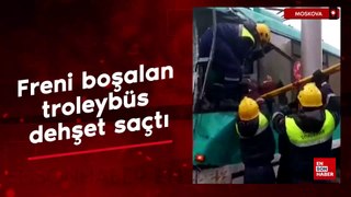 Rusya'da freni boşalan troleybüs dehşet saçtı