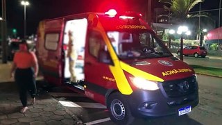 Mulher fica ferida após acidente de moto na Avenida Brasil