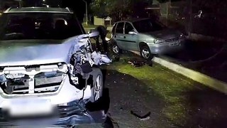 Cacetada! Nissan Kicks se envolve em acidente com Corsa estacionado no Centro