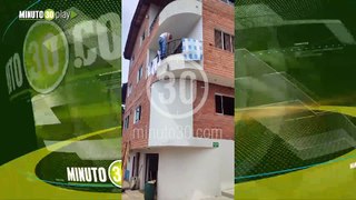 Hombre intenta lanzarse de un edificio en El Carmen de Viboral y es salvado por la policía