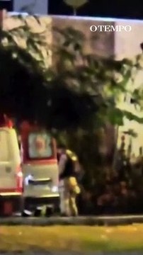 Policial atira balas de borracha em homem em surto psicótico dentro de ambulância