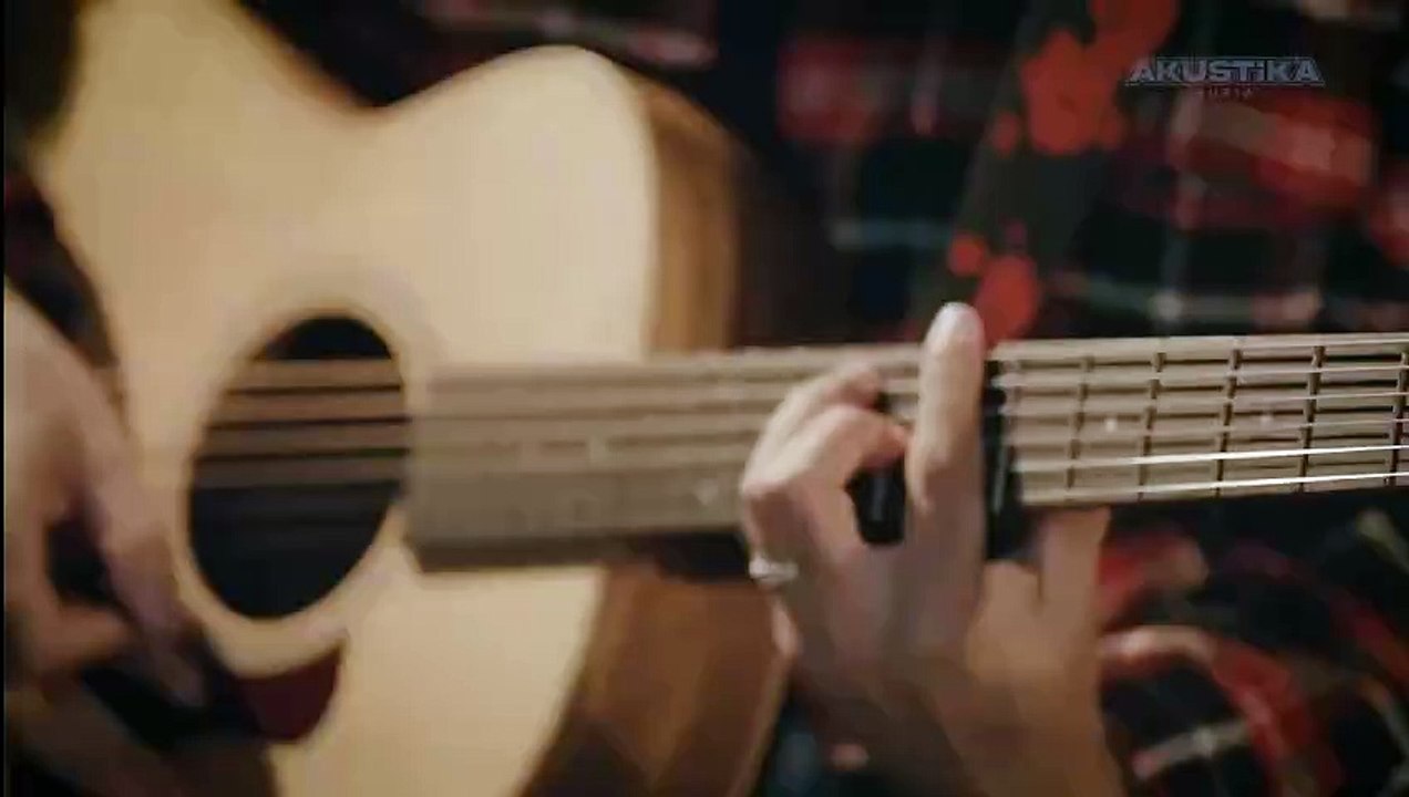 Nabila Razali - Raya Mana_ (LIVE) #AkustikaSuria