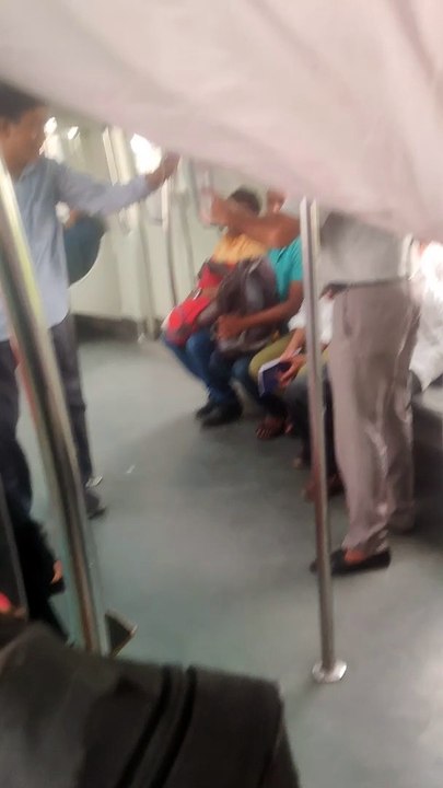 Delhi Metro fight/ Public entertainment