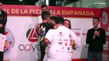 شاهد: مهارات فائقة و إبداع بلا حدود.. فئة "الألعاب الأكروباتية" تشعل حماس بطولة البيتزا بالأرجنتين