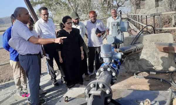 जिला कलक्टर ने किया जलापूर्ति व्यवस्था का निरीक्षण