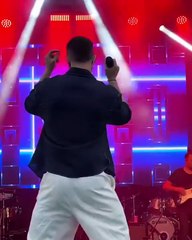 Murat Boz'un yeni imajı sevildi, erotik dansı tepki çekti