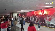 Thiago Silva chega no Rio de Janeiro com festa da torcida