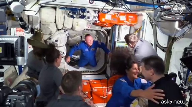 Spazio, primo storico attracco all'Iss della navetta Starliner con equipaggio