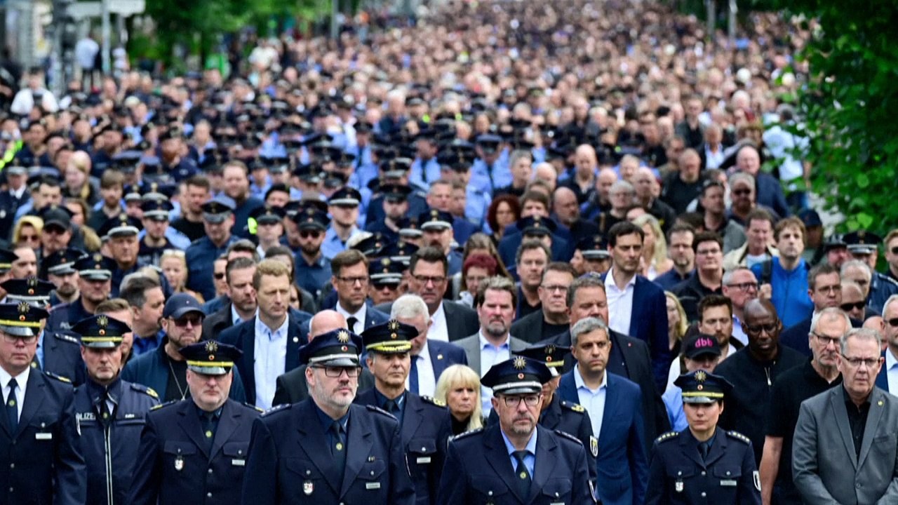 Getöteter Polizist: Bundesweit Gedenken und Schweigeminute