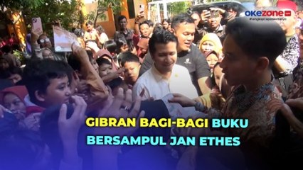 Gibran Bagi-Bagi Buku Bersampul Jan Ethes ke Siswa SD di Surabaya