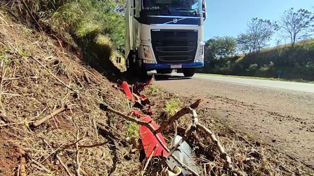 Caminhões se envolvem em colisão na rodovia BR-163, em Cascavel