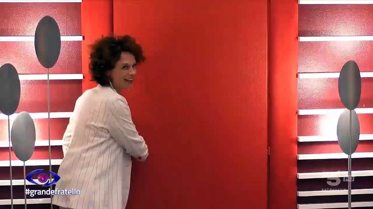 Jill entra in casa