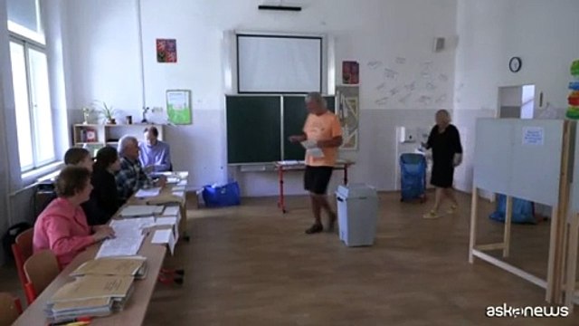 Seggi aperti in Repubblica Ceca, la strana forma delle urne