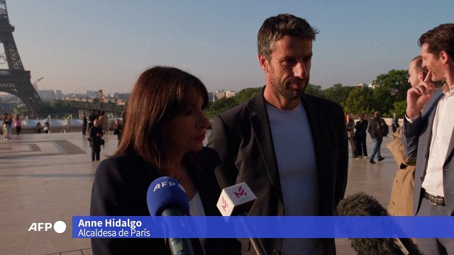 Los anillos olímpicos ya lucen en la Torre Eiffel