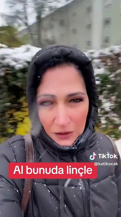 Bir gurbetçi videosuyla büyük tepki topladı: "Türkiye'deki kadınlar gibi evde oturup kuaför sırası beklemiyoruz"