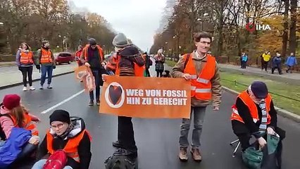 Almanya’da iklim aktivistlerinden oturma eylemi