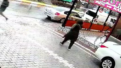 Yolda bulduğu cüzdandan 15 bin lira alıp ortadan kayboldu