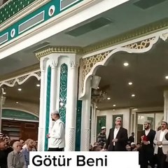 Menzil tarikatının müridi şeyhini görünce kendinden geçti