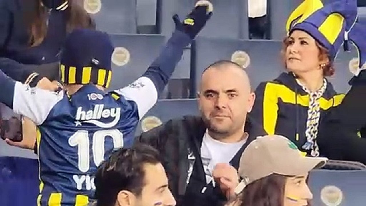 Fenerbahçe tribünlerinde dikkat çeken görüntü