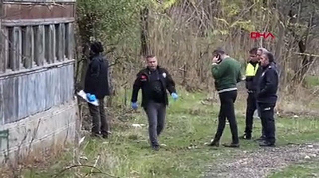 Tekme attığı poşetten çıkanları görünce nutku tutuldu. 'İçinden demir sesleri geldi...'