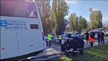 Hafriyat kamyonu yolcu otobüsüne çarptı