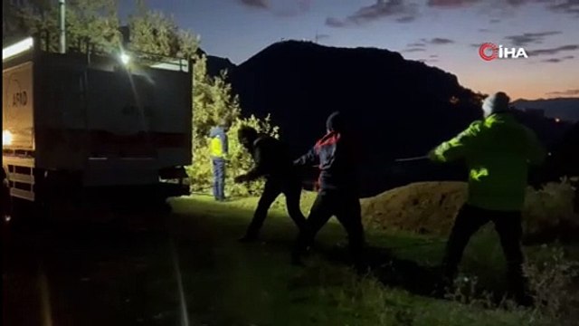 Tunceli’de otomobil uçuruma yuvarlandı: 2 yaralı