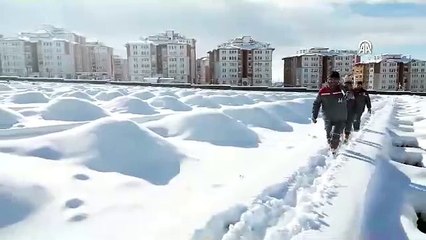 Kış gelmeden mezar yerlerini hazırladılar