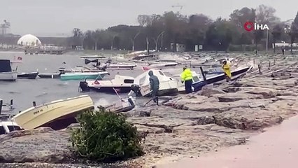 Kocaeli'de tekneler karaya vurdu