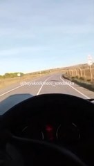 Uçakla arabanın yol verme kavgası