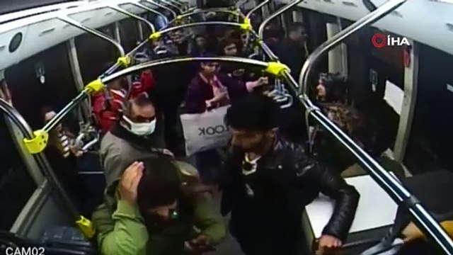 Otobüs şoförü dayak yiyen adamı kurtarmak için bir yolcusunu feda etti