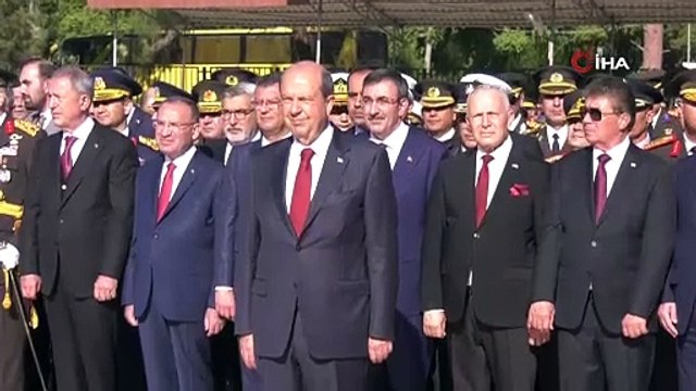 KKTC Cumhurbaşkanı Tatar Lefkoşa Atatürk Anıtı’na çelenk bıraktı