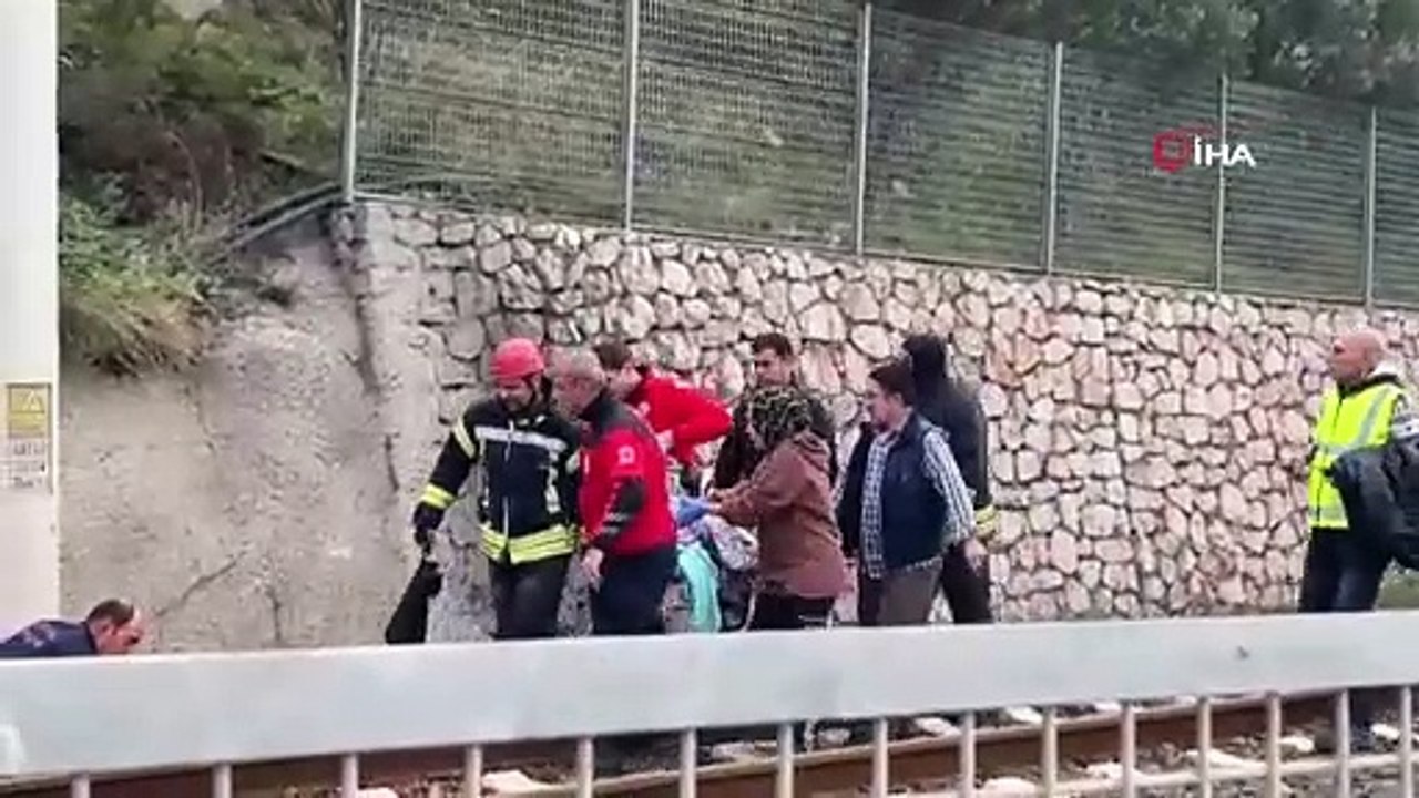 Yüksek Hızlı Tren yürüyen vatandaşa çarptı