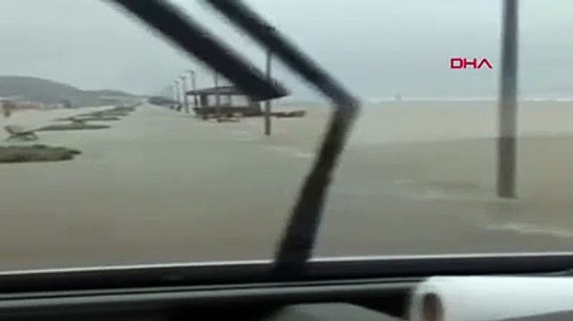 Bursa'da deniz ile kara birleşti. Sağanak yağış kenti felç etti