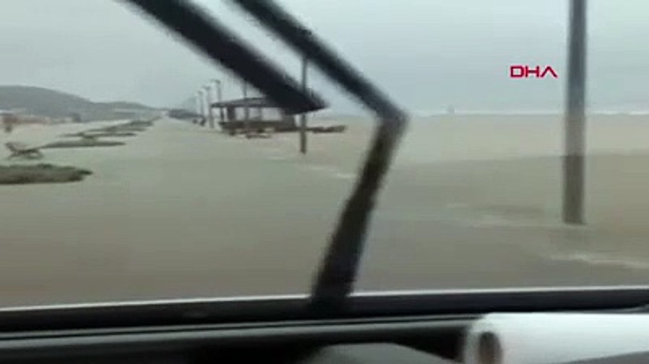 Bursa'da deniz ile kara birleşti. Sağanak yağış kenti felç etti