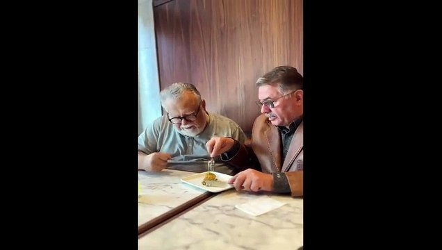 Celal Şengör'ün baklava heyecanı izleyenleri gülümsetti