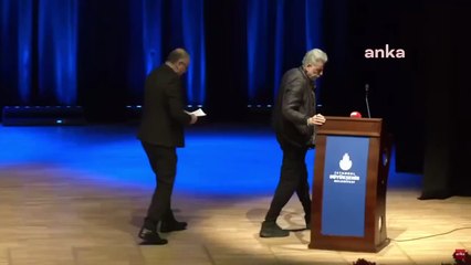 Türk Bayraklı tabutunun üstüne Fenerbahçe forması örtüldü. Metin Uca'nın vasiyeti yakılıp küllerinin Boğaziçi Köprüsü'nde atılmasıydı.