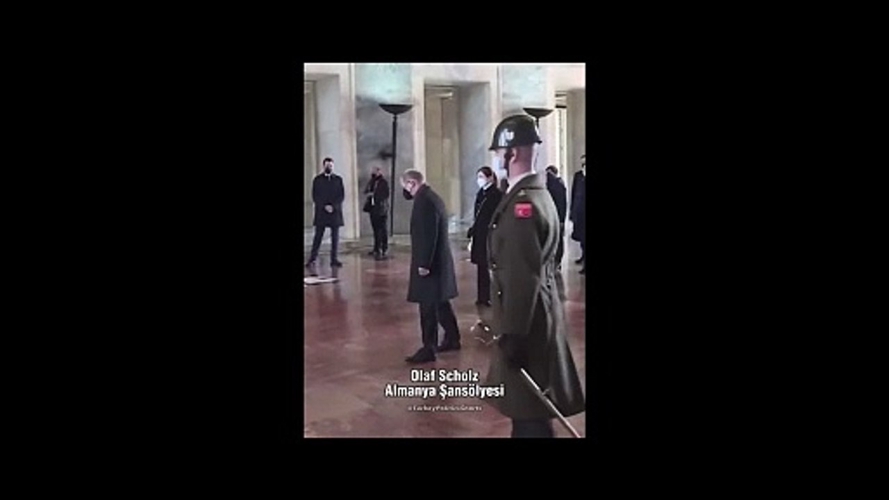 Dünyadan liderler Atatürk'e arkasını dönmezken Erdoğan'ın arkasını dönerek uzaklaşması...