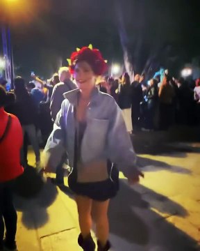 Ünlü sanatçı doğum gününü 'Ölüler Günü'nde kutladı 'Ölüler Günüde ölüverip sıfırlanayım dedim''