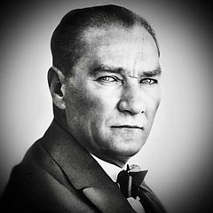 Tarkan 100. yıl marşını 10 Kasım için okudu