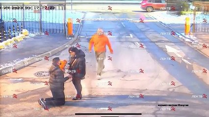 Flörtünden evlilik teklifi alırken diğer flörtüne yakalanan kadın