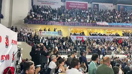 CHP kurultayında sık sık sloganlar atılınca İmamoğlu müdahale etmek zorunda kaldı