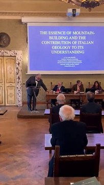 Celal Şengör İtalya’da bilim insanlarına Atatürk için saygı duruşu yaptırdı