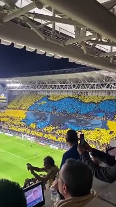 Fenerbahçe tribünlerinde bir çift mavi göz: "Atatürklü koreografi"
