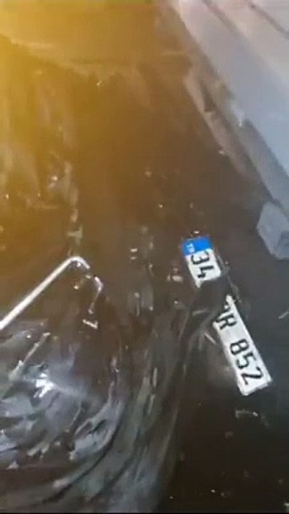 Mehmet Ali Erbil trafik kazası geçirdi. Lüks arabası hurdaya döndü