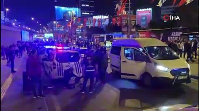 Mecidiyeköy metrobüs durağında şüpheli paket alarmı