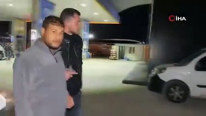 Telefon dolandırıcısı altınlarla kaçarken yakalandı