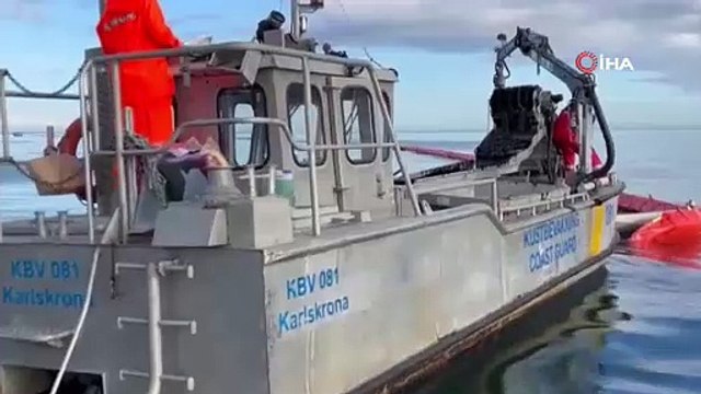 İsveç'te feribot karaya oturdu. Petrol sızıntısı başladı