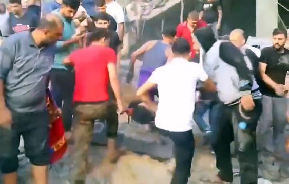 İsrail ordusu mülteci kampını vurdu. En az 100 ölü var